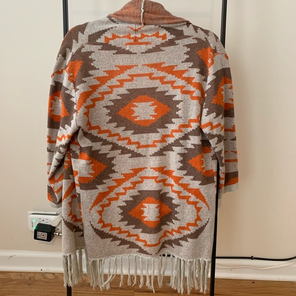 LF Printed Slouchy Cardigan With Fringe - Picture 2 of 4